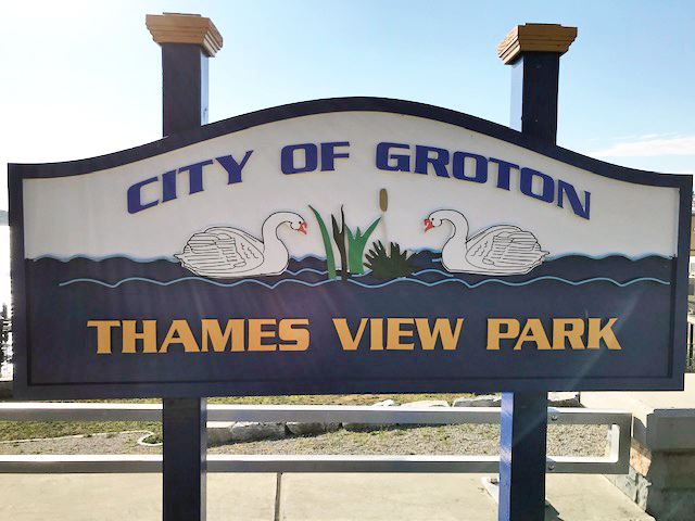 Thames View Park Sign